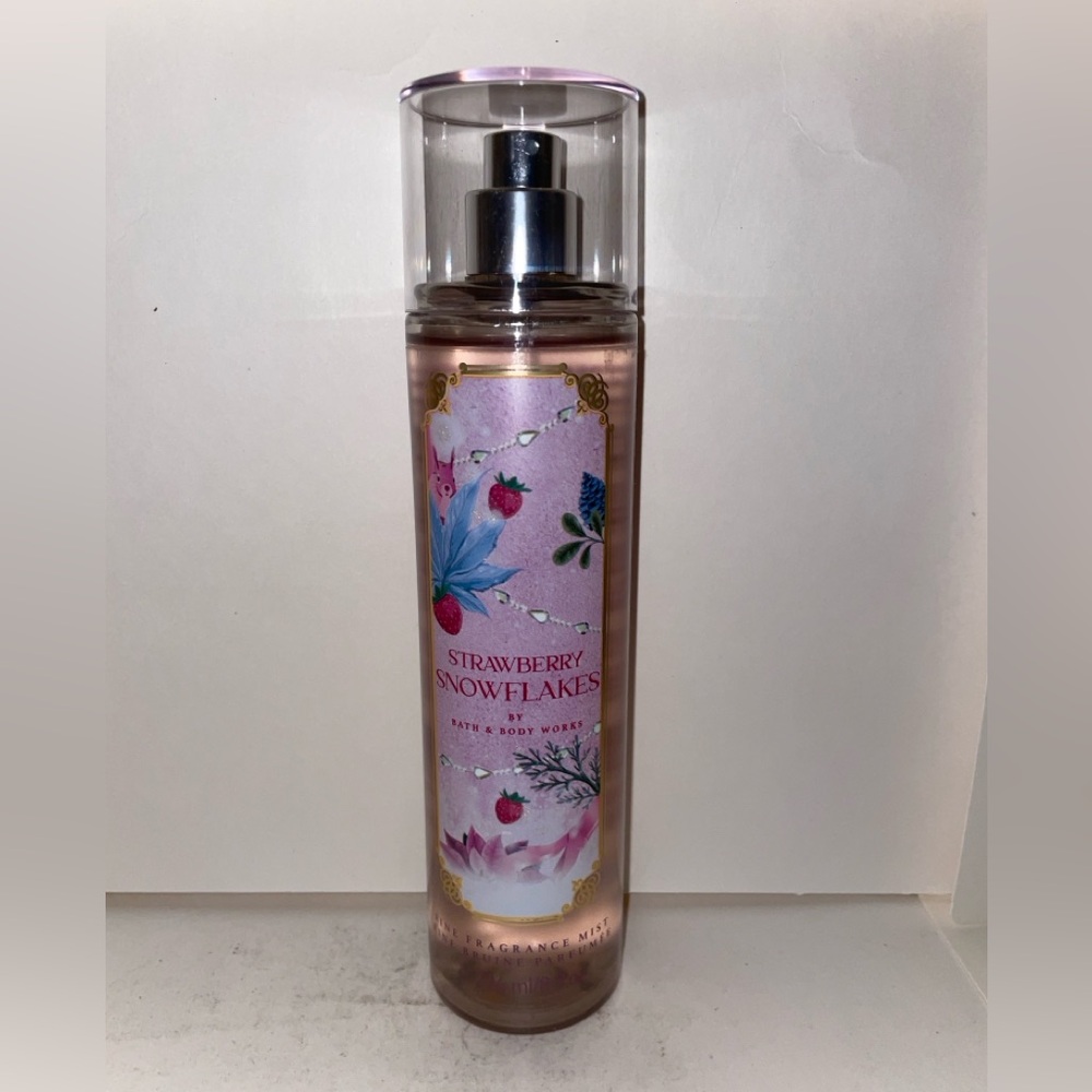 Bath & Body Works Strawberry Snowflakes Fine Fragrance Mist 8oz Discontinued New